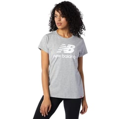 NEW BALANCE - Camiseta Essentials Stacked Para Mujer-Gris