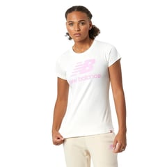 NEW BALANCE - Camiseta Essentials Stacked Para Mujer-Blanco