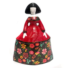 EGG PRODUCTOS DE PAZ - Figura Decorativa Menina Rojo