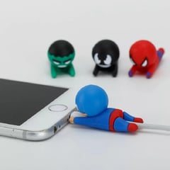 GENERICO - 1 PROTECTOR USB 4D PARA CARGADOR DE SUPERHEROES.