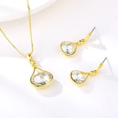 VERAMOREST - Set Aretes Y Collar Dorado Maxine