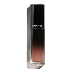 CHANEL - ROUGE ALLURE LAQUE La barra de labios líquida brillante y de larga duración